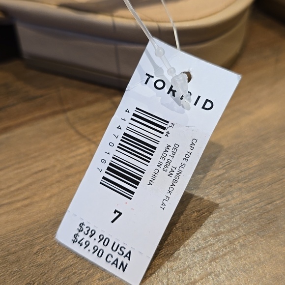 Torrid - 7 WW, Cap Toe Slingback Flat (Wide Width) in Tan & Black - Picture 8 of 13